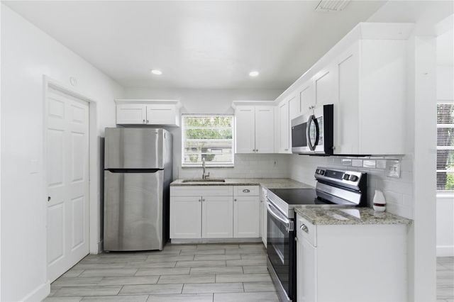 317 E HYDRANGIA STREET, Tampa, FL 33612