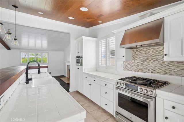 300 Esther Street, Costa Mesa, CA 92627