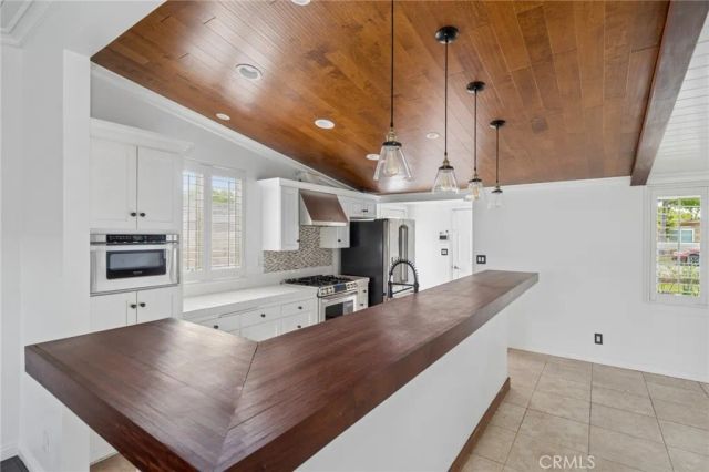 300 Esther Street, Costa Mesa, CA 92627