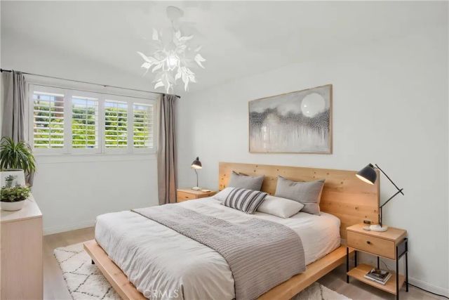 300 Esther Street, Costa Mesa, CA 92627