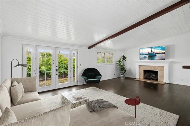 300 Esther Street, Costa Mesa, CA 92627