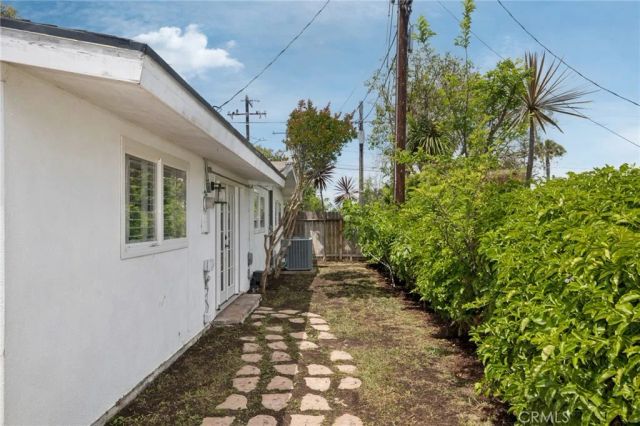 300 Esther Street, Costa Mesa, CA 92627