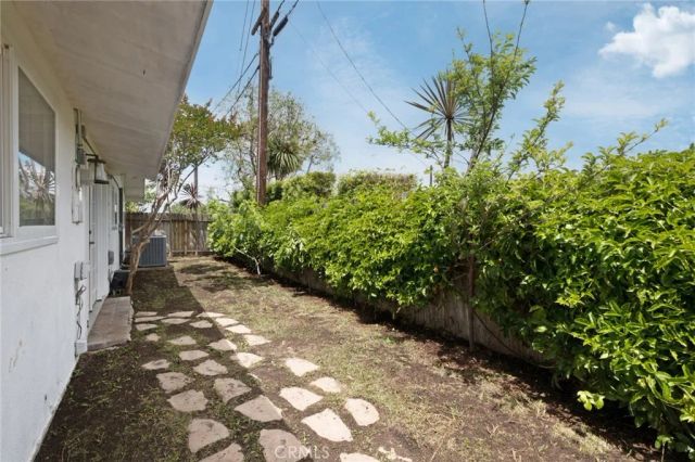 300 Esther Street, Costa Mesa, CA 92627