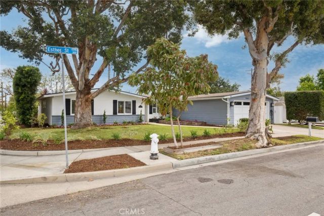 300 Esther Street, Costa Mesa, CA 92627