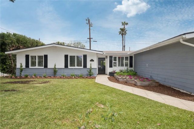 300 Esther Street, Costa Mesa, CA 92627