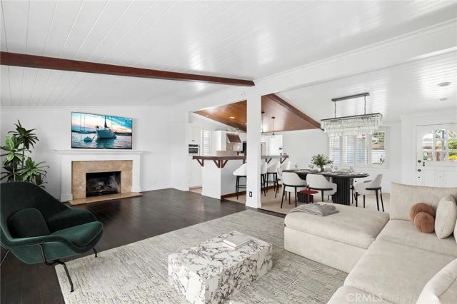 300 Esther Street, Costa Mesa, CA 92627