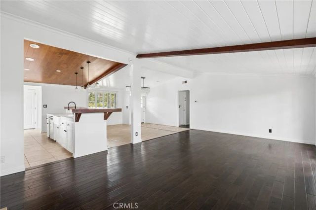300 Esther Street, Costa Mesa, CA 92627