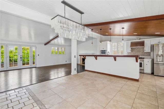 300 Esther Street, Costa Mesa, CA 92627