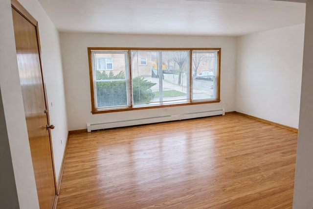 5834 W Montrose Avenue 1S, Chicago, IL 60634