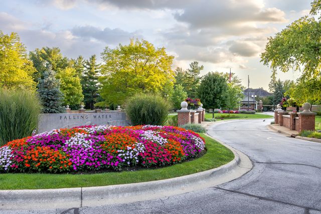 9427 Falling Waters Drive, Burr Ridge, IL 60527