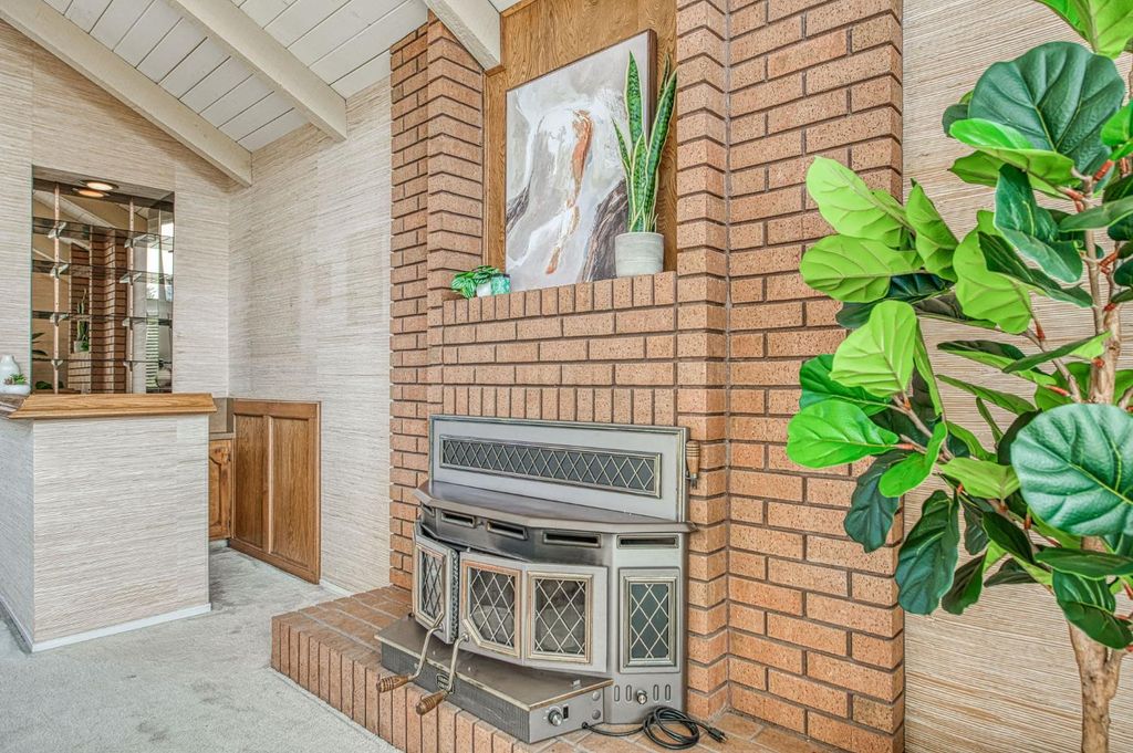 Image 12 of property listing at 5453 E Butler Avenue, Fresno, CA 93727