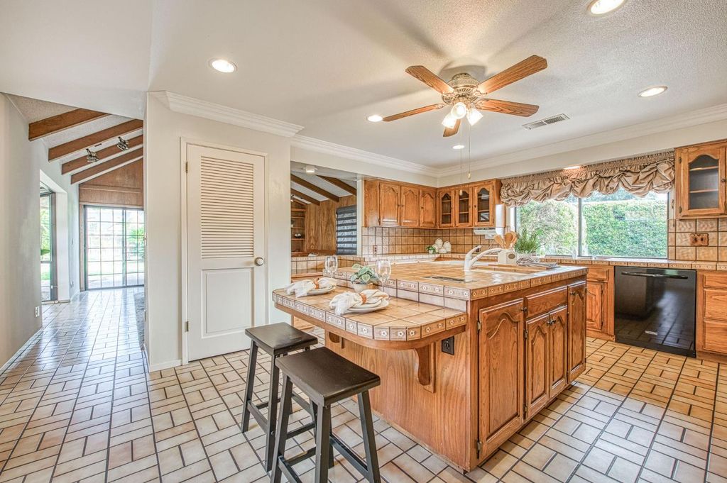 Image 15 of property listing at 5453 E Butler Avenue, Fresno, CA 93727