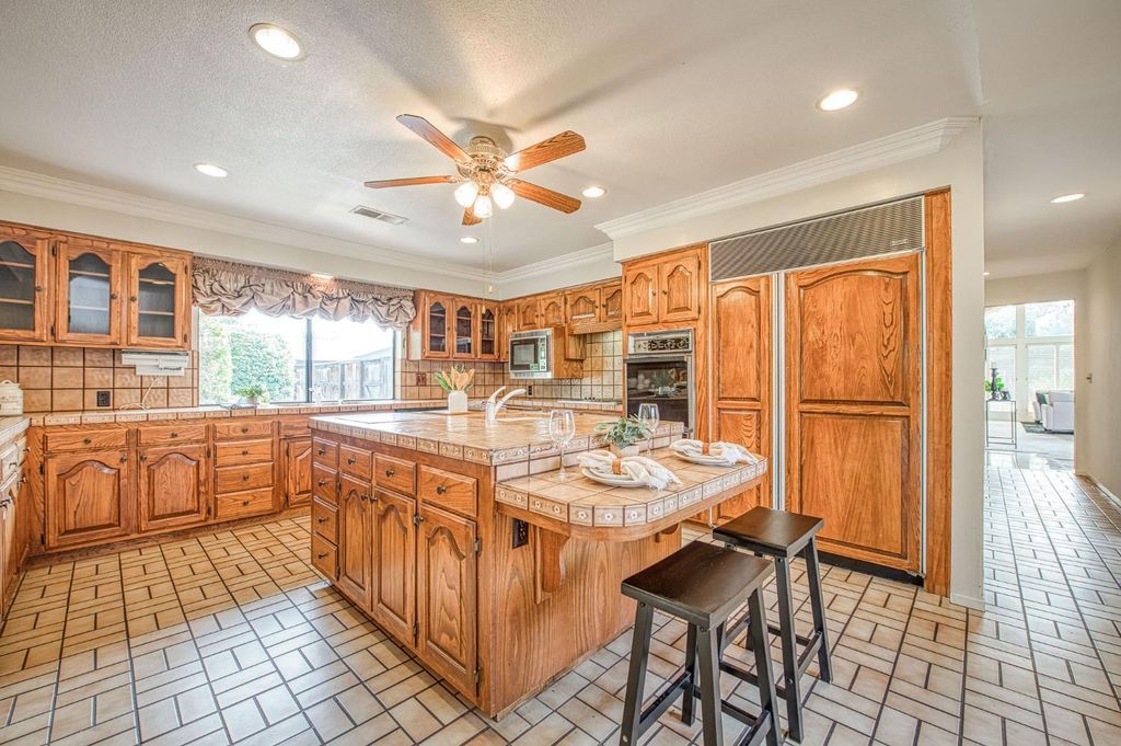 Image 16 of property listing at 5453 E Butler Avenue, Fresno, CA 93727