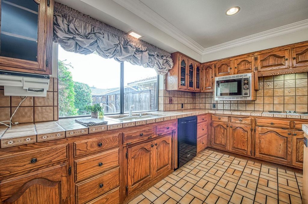 Image 19 of property listing at 5453 E Butler Avenue, Fresno, CA 93727