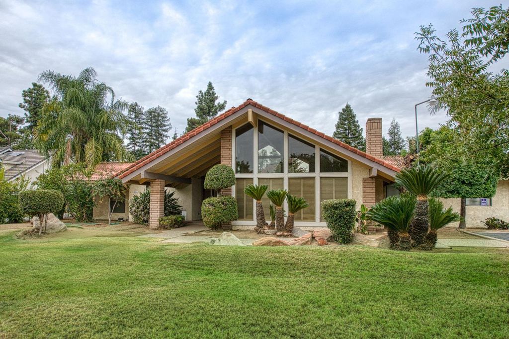 Image 2 of property listing at 5453 E Butler Avenue, Fresno, CA 93727