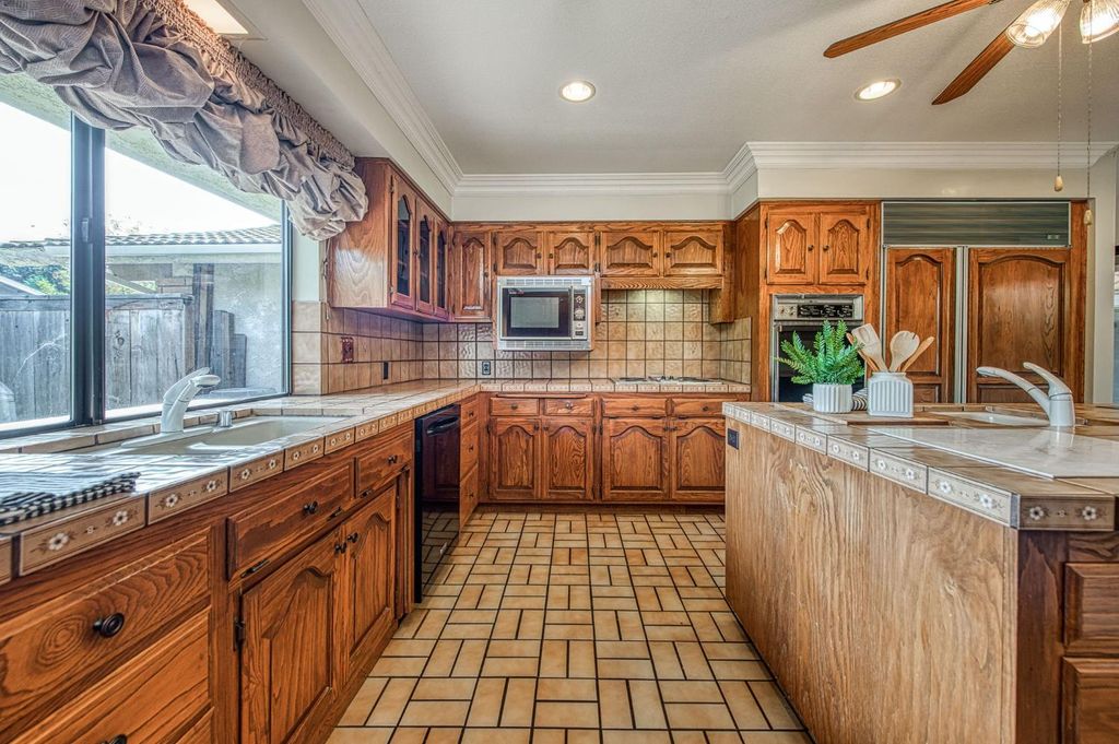 Image 20 of property listing at 5453 E Butler Avenue, Fresno, CA 93727