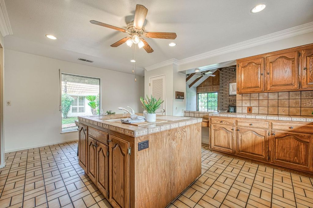 Image 21 of property listing at 5453 E Butler Avenue, Fresno, CA 93727