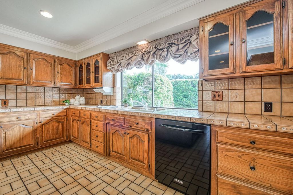 Image 22 of property listing at 5453 E Butler Avenue, Fresno, CA 93727