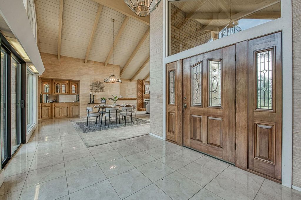 Image 4 of property listing at 5453 E Butler Avenue, Fresno, CA 93727