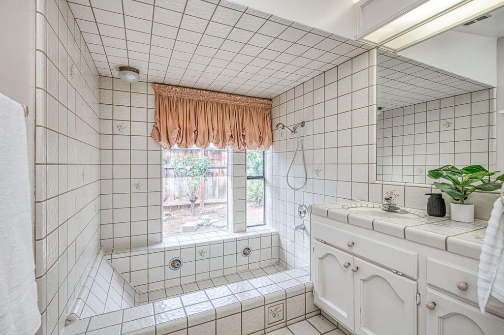 Image 40 of property listing at 5453 E Butler Avenue, Fresno, CA 93727