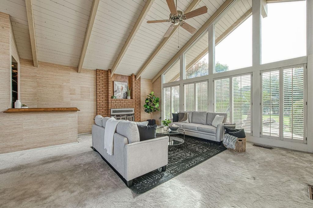 Image 9 of property listing at 5453 E Butler Avenue, Fresno, CA 93727