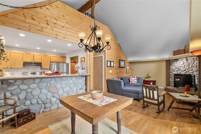 1051 Highland Loop, Ronald, WA 98940