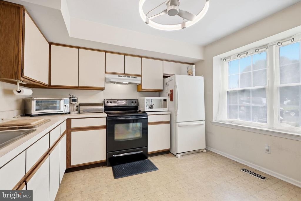 416 BELLOWS LN, Feasterville Trevose, PA 19053 — photo 5