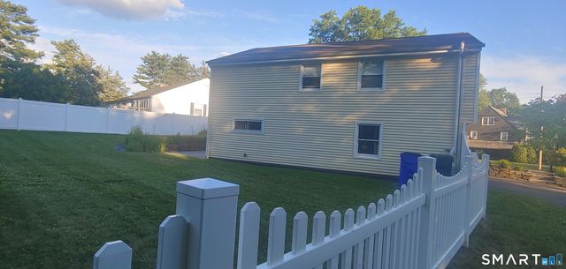 22 Vardon Road, West Hartford, CT 06117