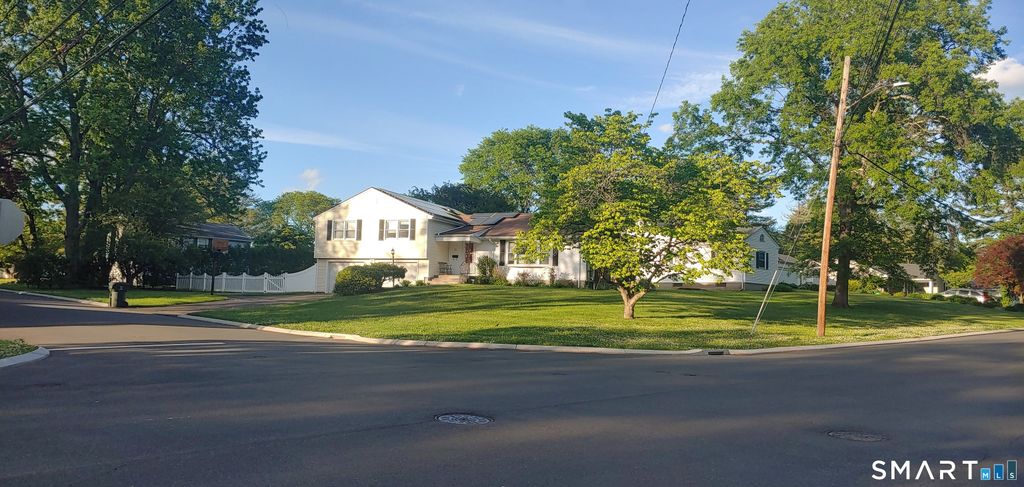 22 Vardon Road, West Hartford, CT 06117