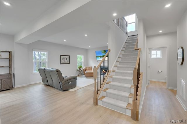 6373 Deanna Drive, Boston, NY 14075
