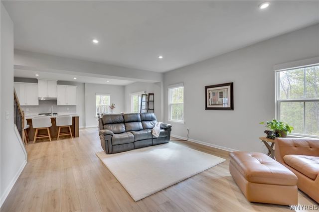 6373 Deanna Drive, Boston, NY 14075