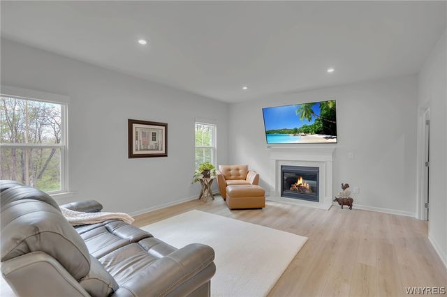 6373 Deanna Drive, Boston, NY 14075