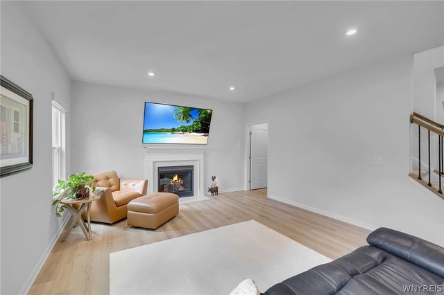 6373 Deanna Drive, Boston, NY 14075