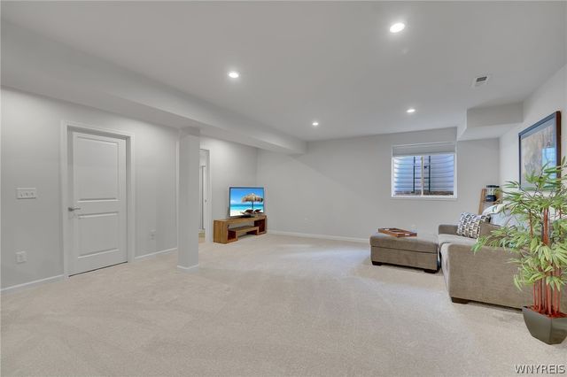 6373 Deanna Drive, Boston, NY 14075