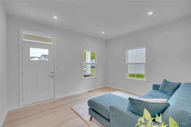 6373 Deanna Drive, Boston, NY 14075