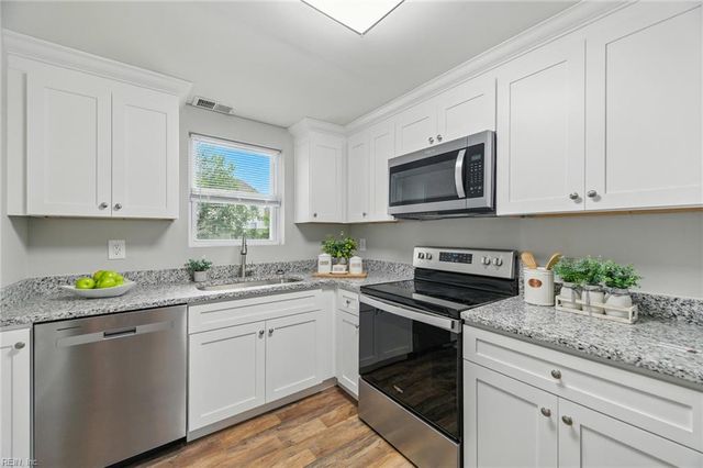 5553 Rock Creek LN, Virginia Beach, VA 23462