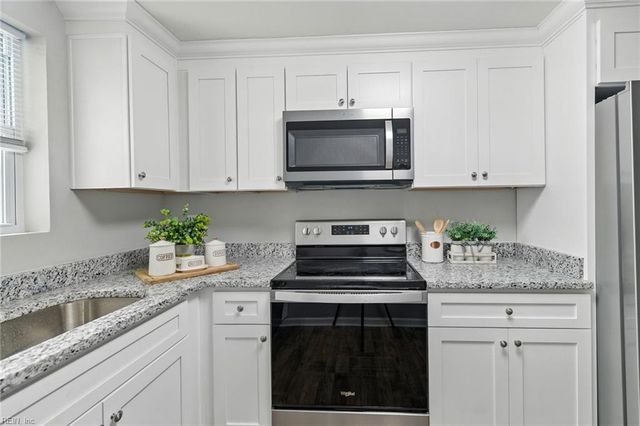 5553 Rock Creek LN, Virginia Beach, VA 23462