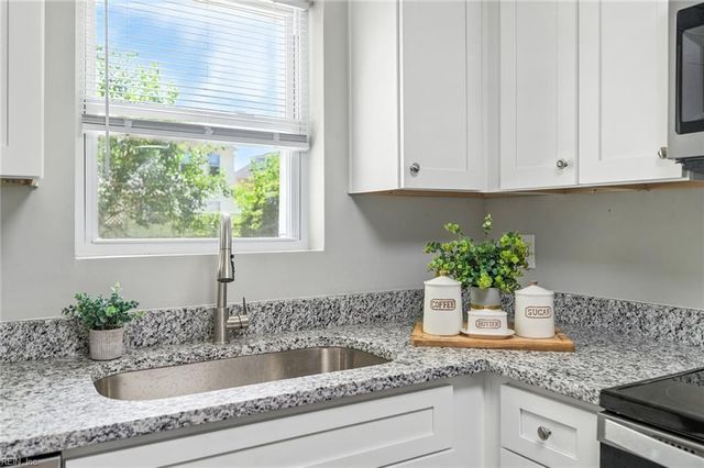 5553 Rock Creek LN, Virginia Beach, VA 23462