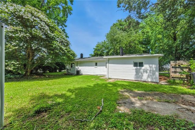 5553 Rock Creek LN, Virginia Beach, VA 23462
