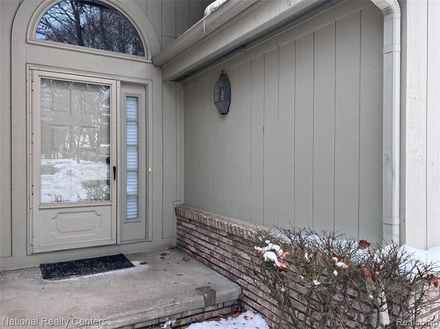 36525 Lochdale, Farmington Hills, MI 48335