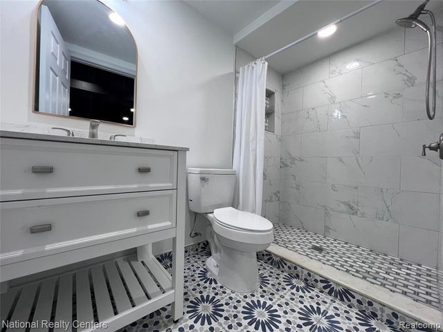 36525 Lochdale, Farmington Hills, MI 48335