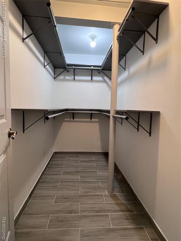 36525 Lochdale, Farmington Hills, MI 48335