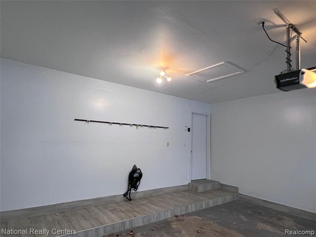 36525 Lochdale, Farmington Hills, MI 48335