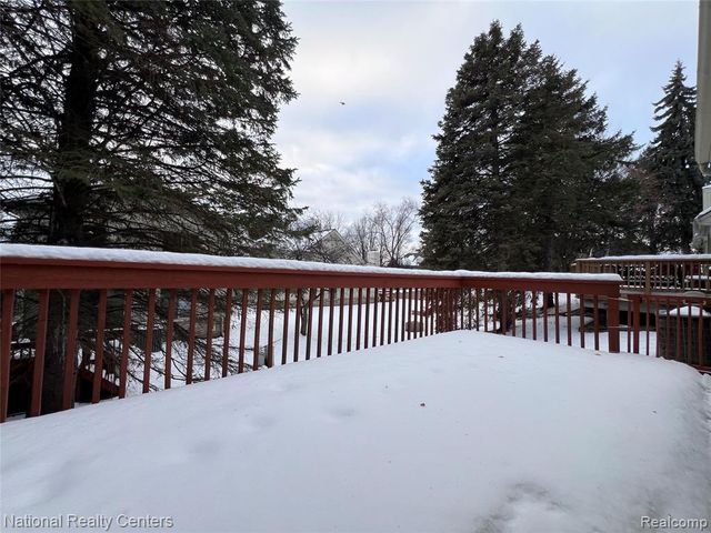 36525 Lochdale, Farmington Hills, MI 48335