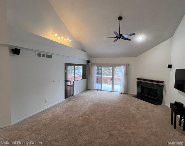 36525 Lochdale, Farmington Hills, MI 48335