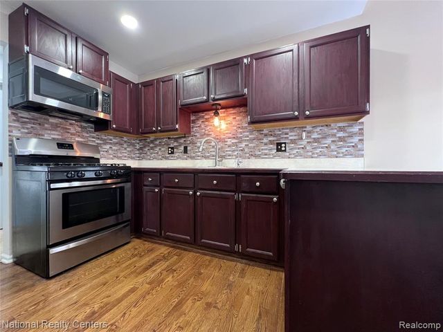 36525 Lochdale, Farmington Hills, MI 48335