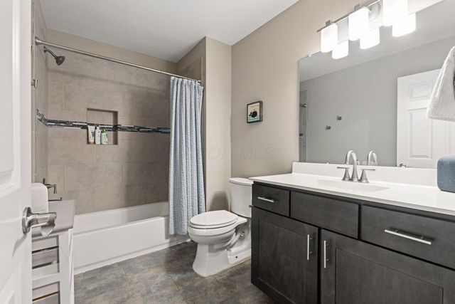 167 Creekside Green Drive, Gahanna, OH 43230