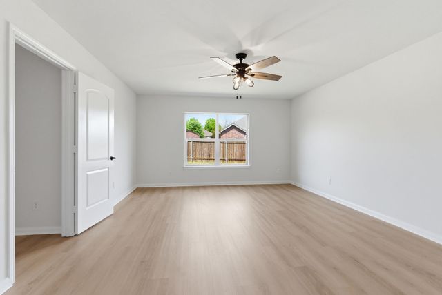 127 Bluebonnet Drive, Sanger, TX 76266