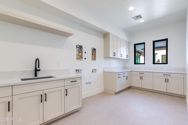 6128 E SWEETWATER Avenue, Scottsdale, AZ 85254