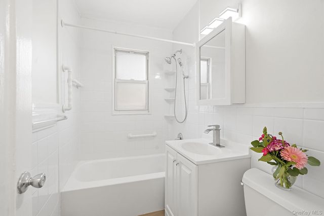 9 Fieldstone Drive 118, Hartsdale, NY 10530